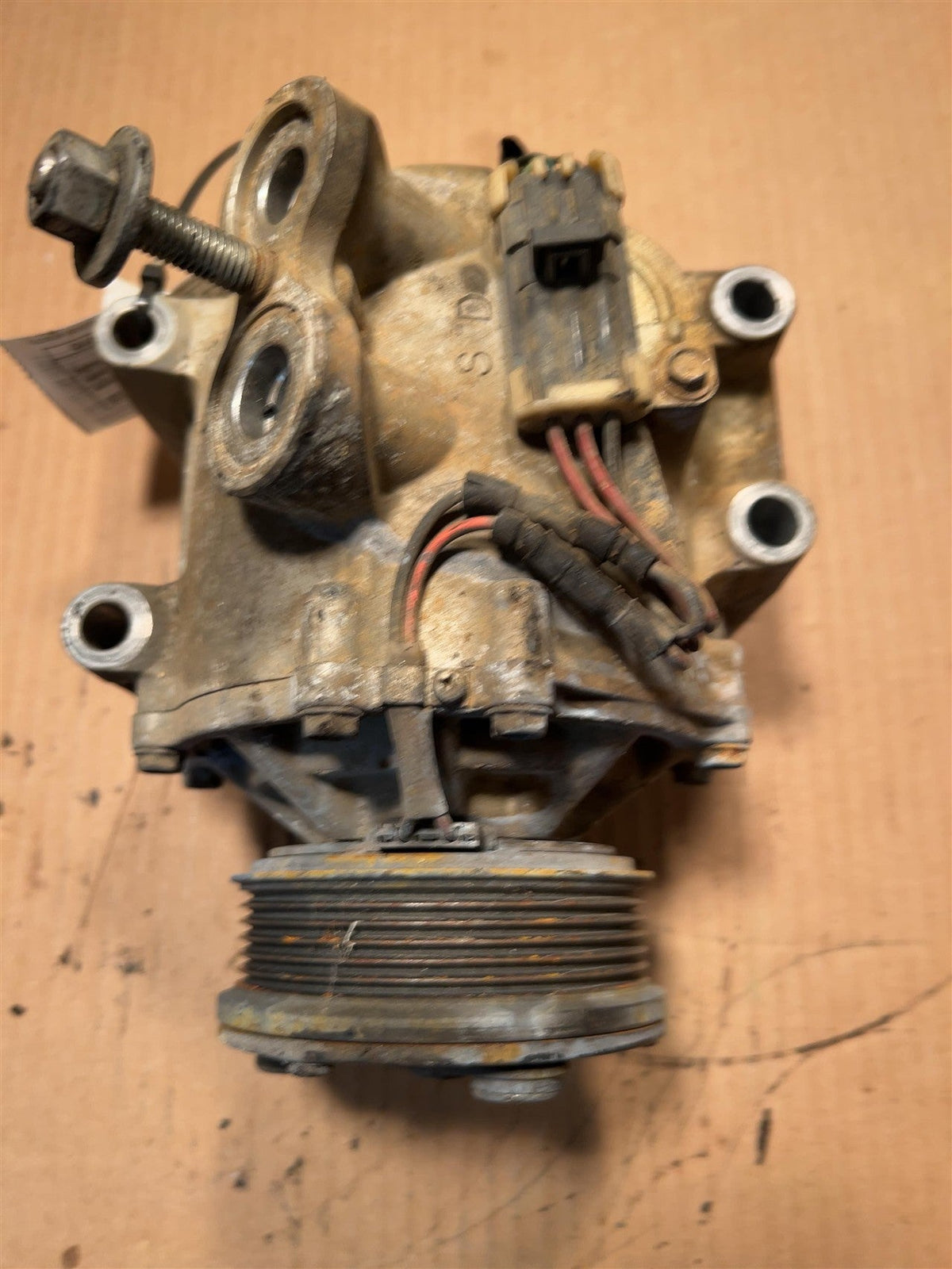 AC Compressor from a 2006 Chevrolet, photo 2
