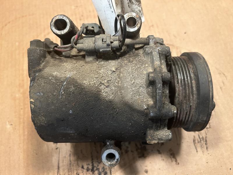 AC Compressor from a 2006 Chevrolet Equinox, photo 2