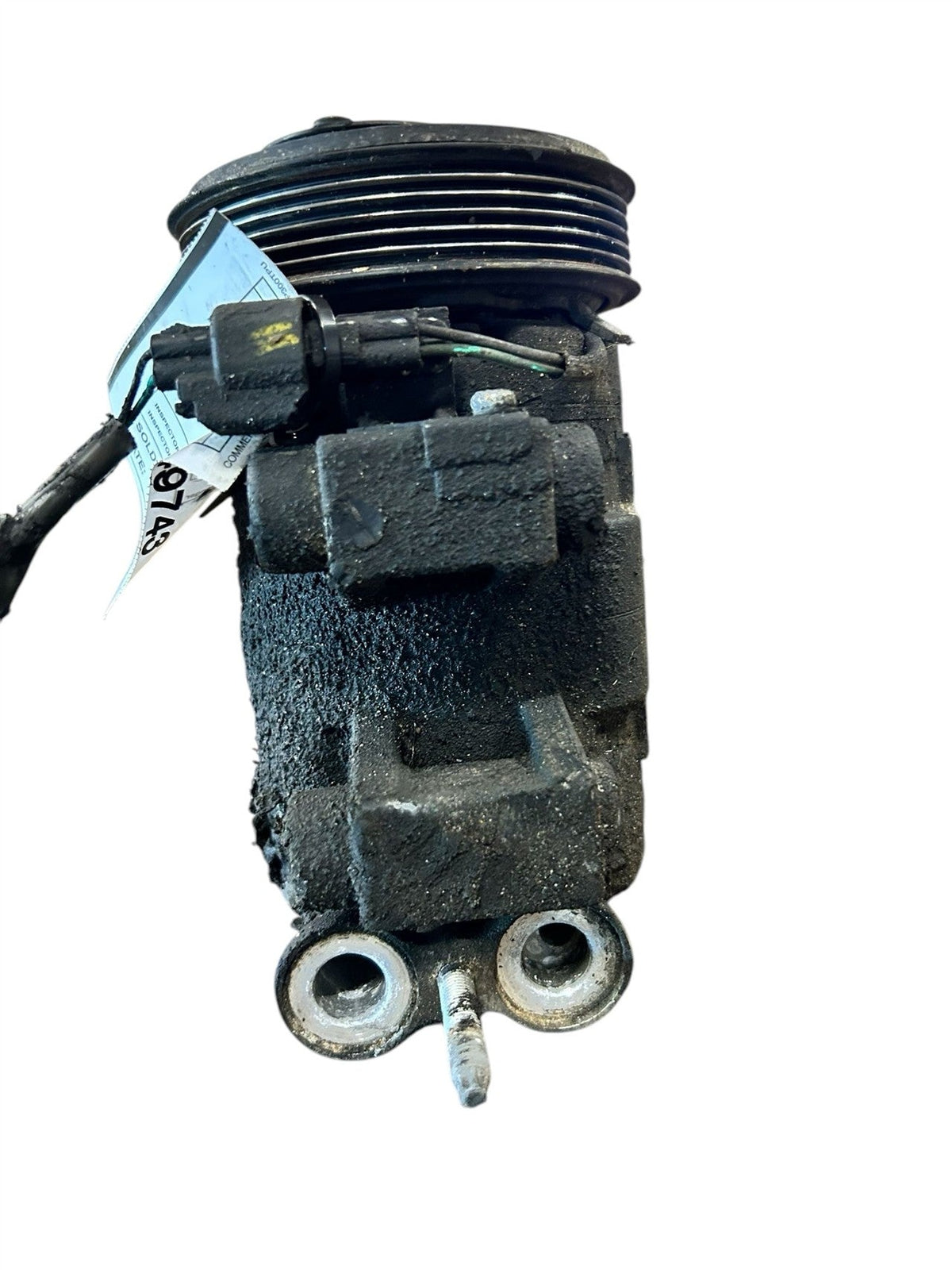 AC Compressor from a 2006 Chevrolet Equinox, photo 2