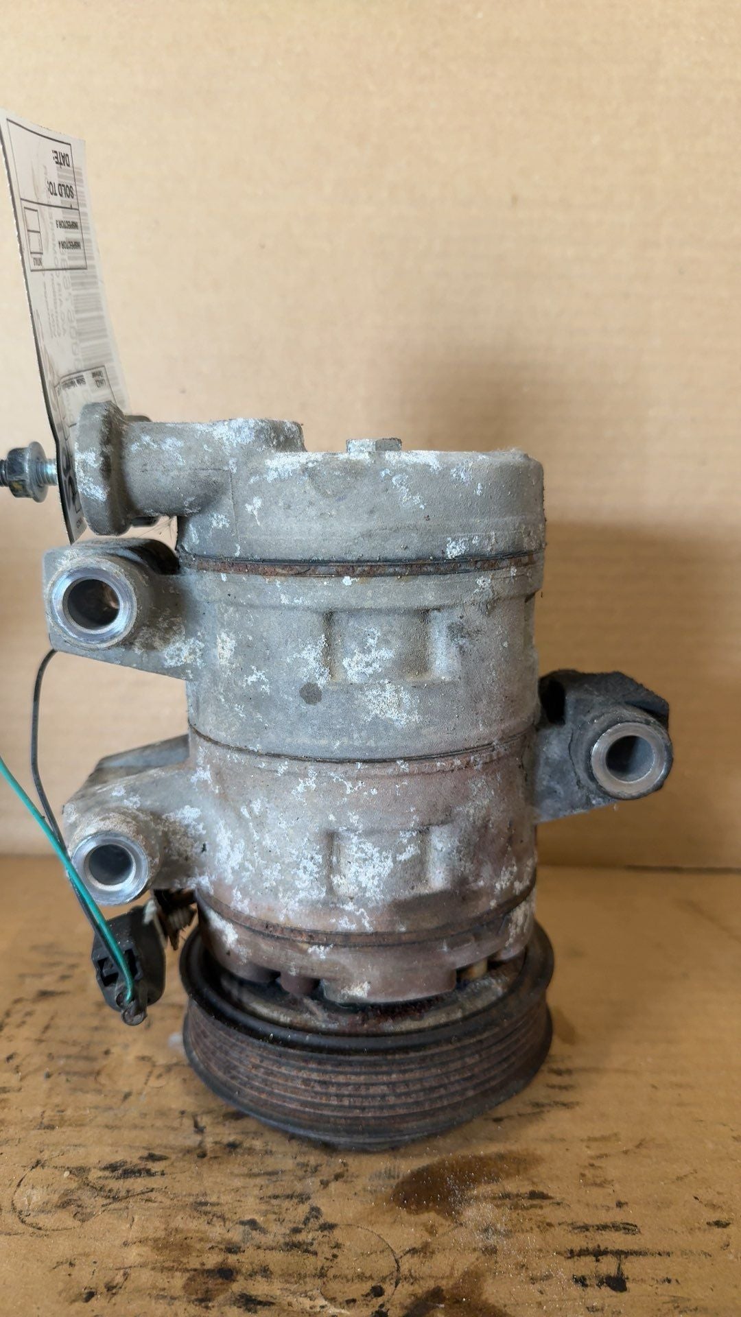 AC Compressor from a 2006 Chevrolet Equinox, photo 1