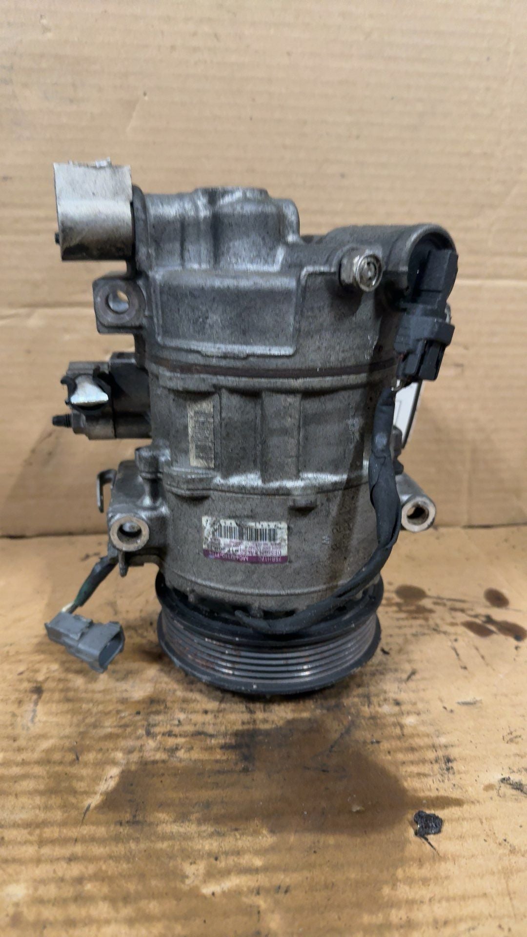 AC Compressor from a 2016 Chrysler 300, photo 2