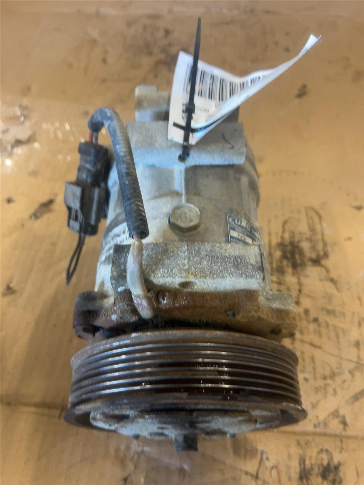 AC Compressor from a 2001 Dodge Ram 2500, photo 2
