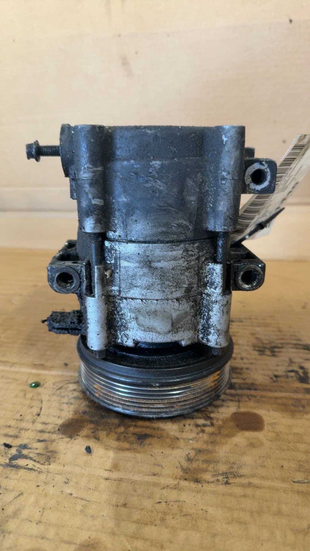 AC Compressor from a 2005 Ford Escape, photo 2