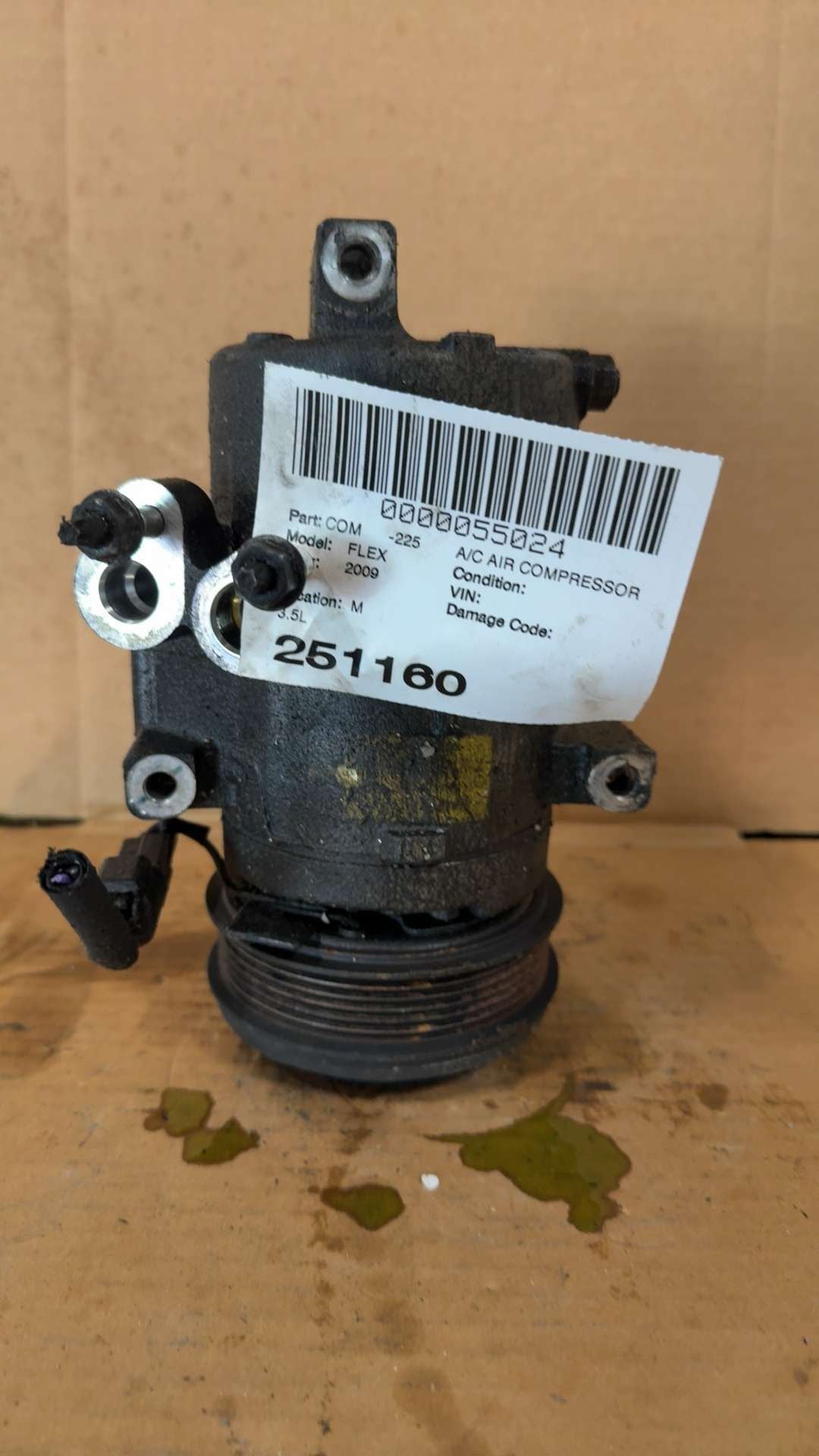 AC Compressor from a 2009 Ford Flex, photo 1