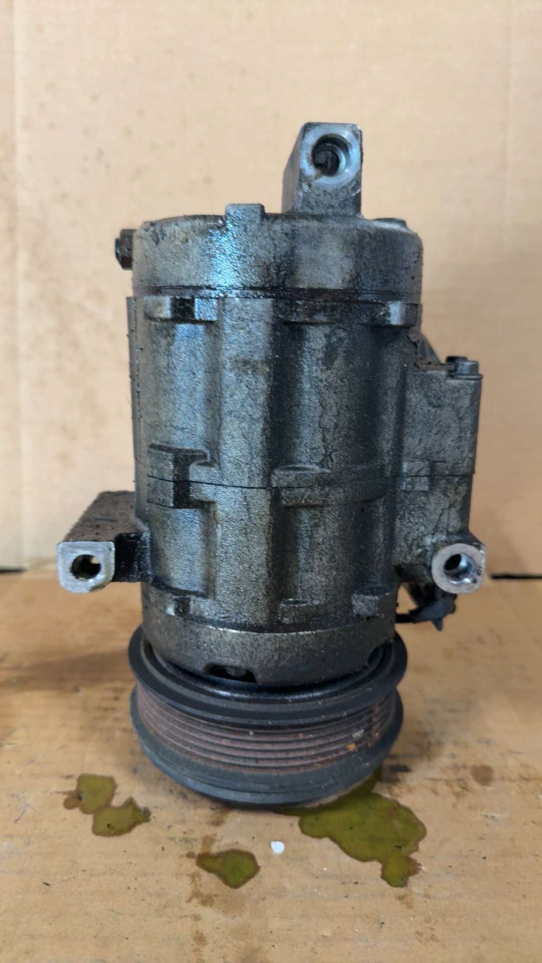 AC Compressor from a 2009 Ford Flex, photo 3