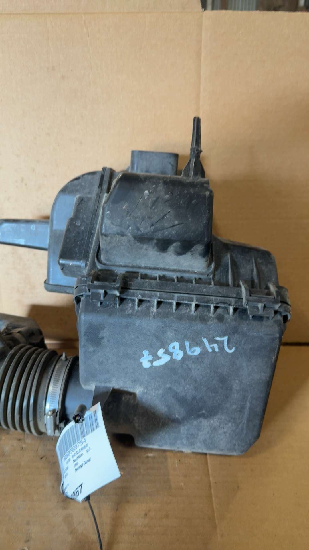Air Filter Box from a 2019 Nissan Altima, photo 2