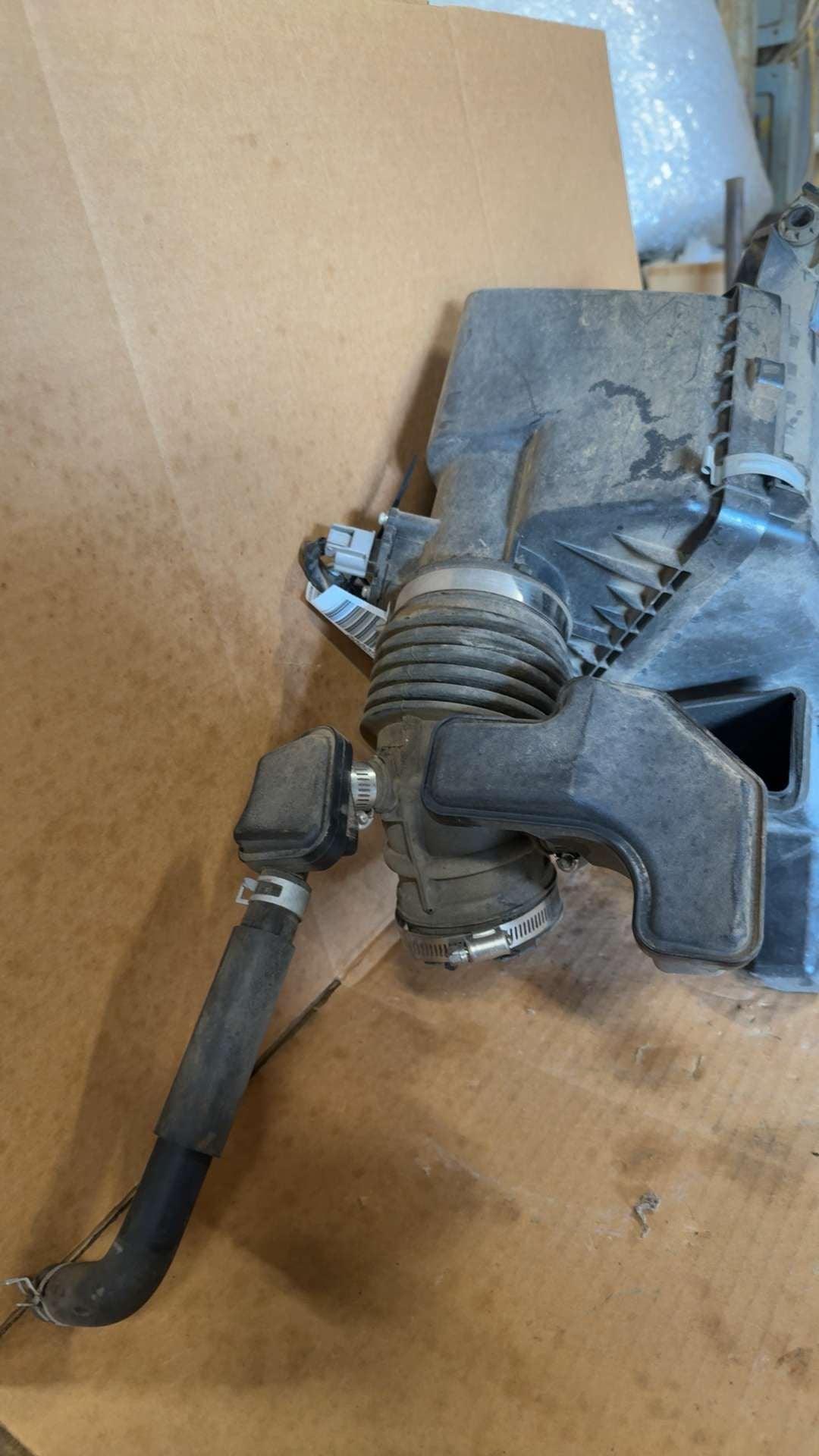 Air Filter Box from a 2019 Nissan Altima, photo 4