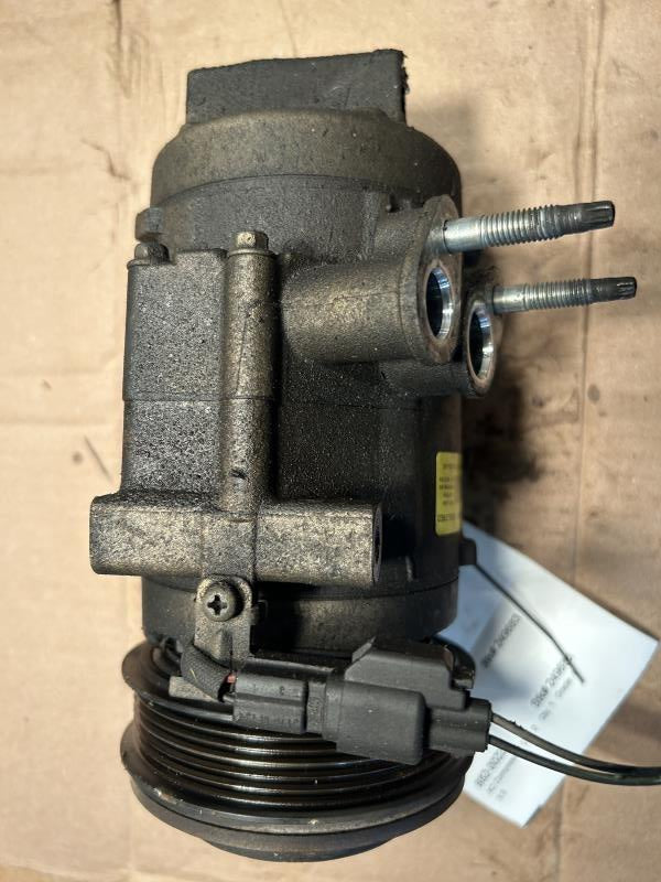 AC Compressor from a 2009 Ford Taurus X, photo 2