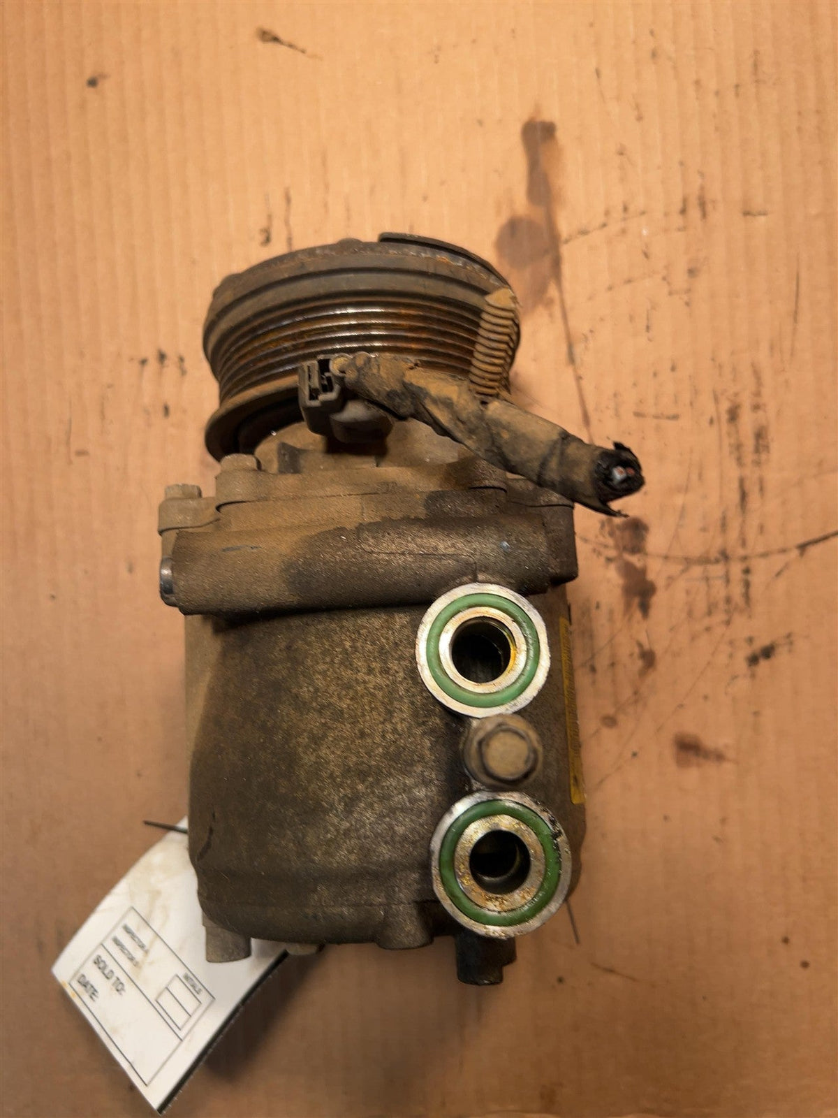 AC Compressor from a 2006 Ford, photo 2