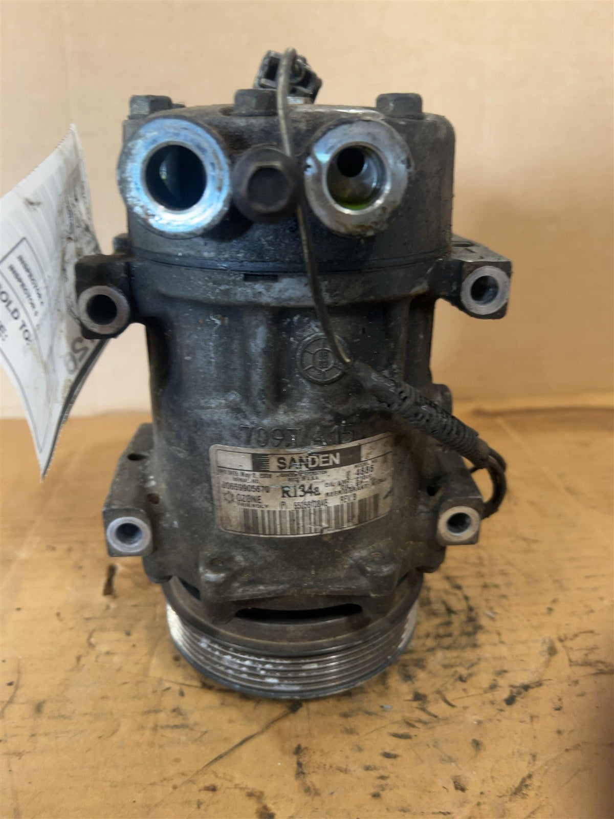 AC Compressor from a 2000 Jeep Cherokee, photo 1