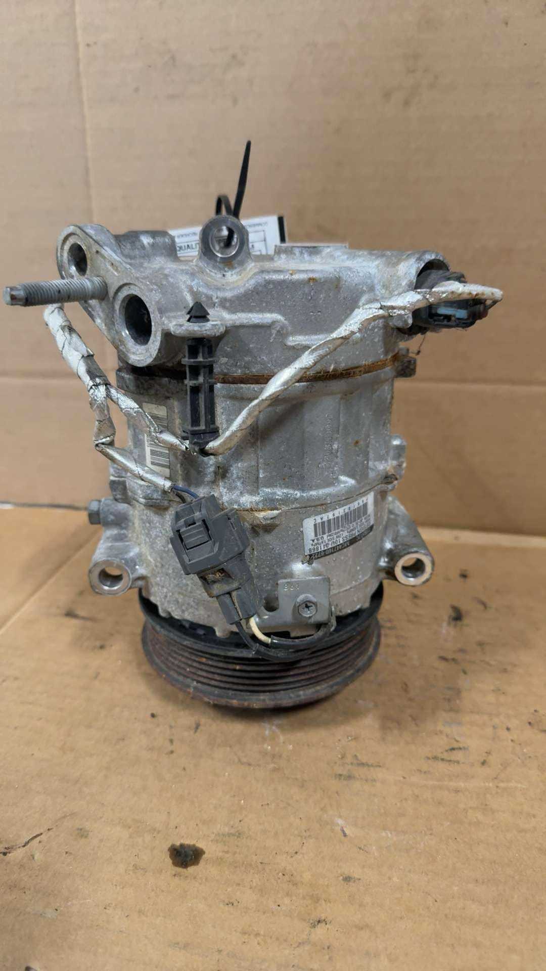 AC Compressor from a 2018 Jeep Cherokee, photo 2