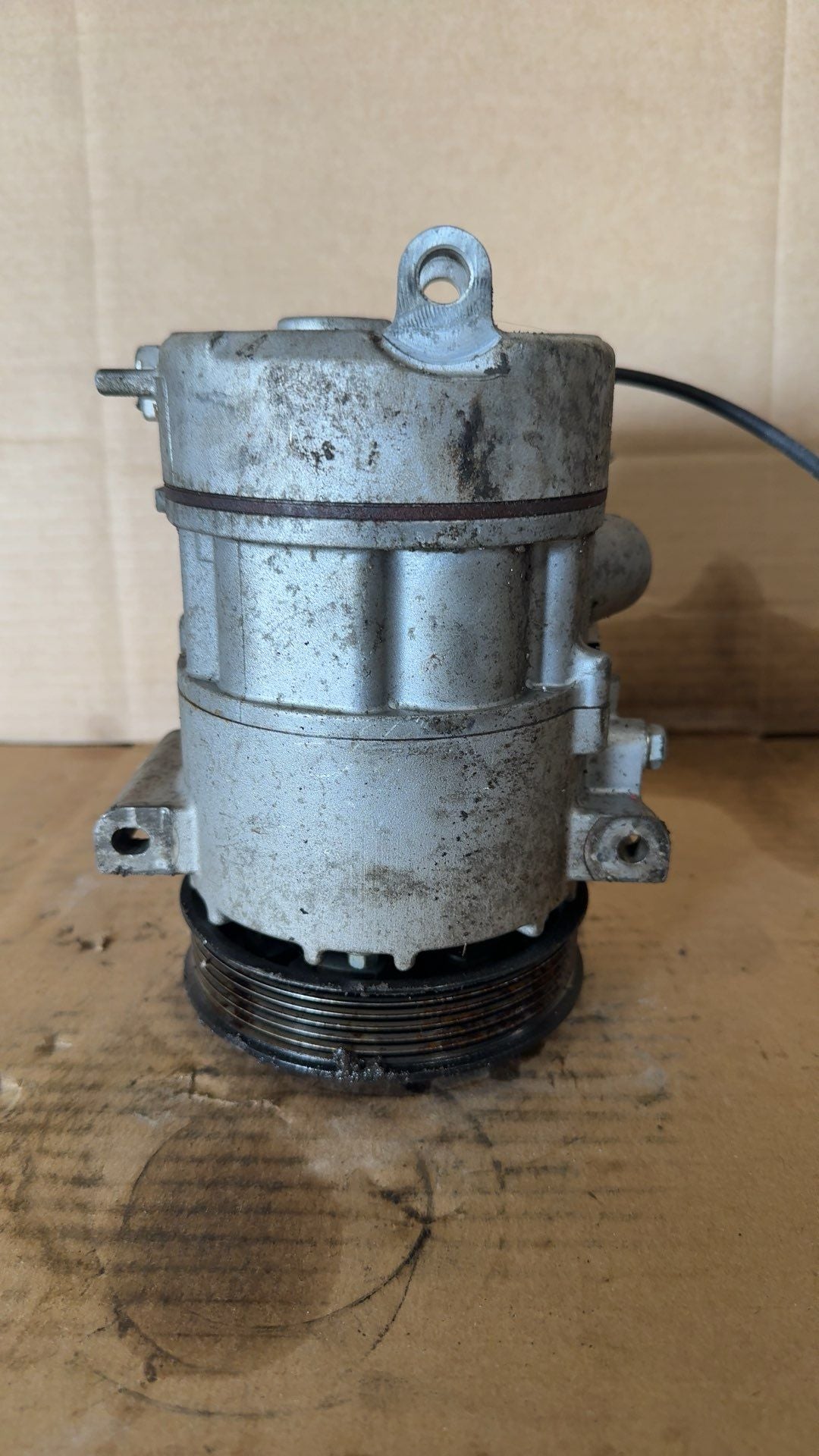 AC Compressor from a 2010 Jeep Compass, photo 2