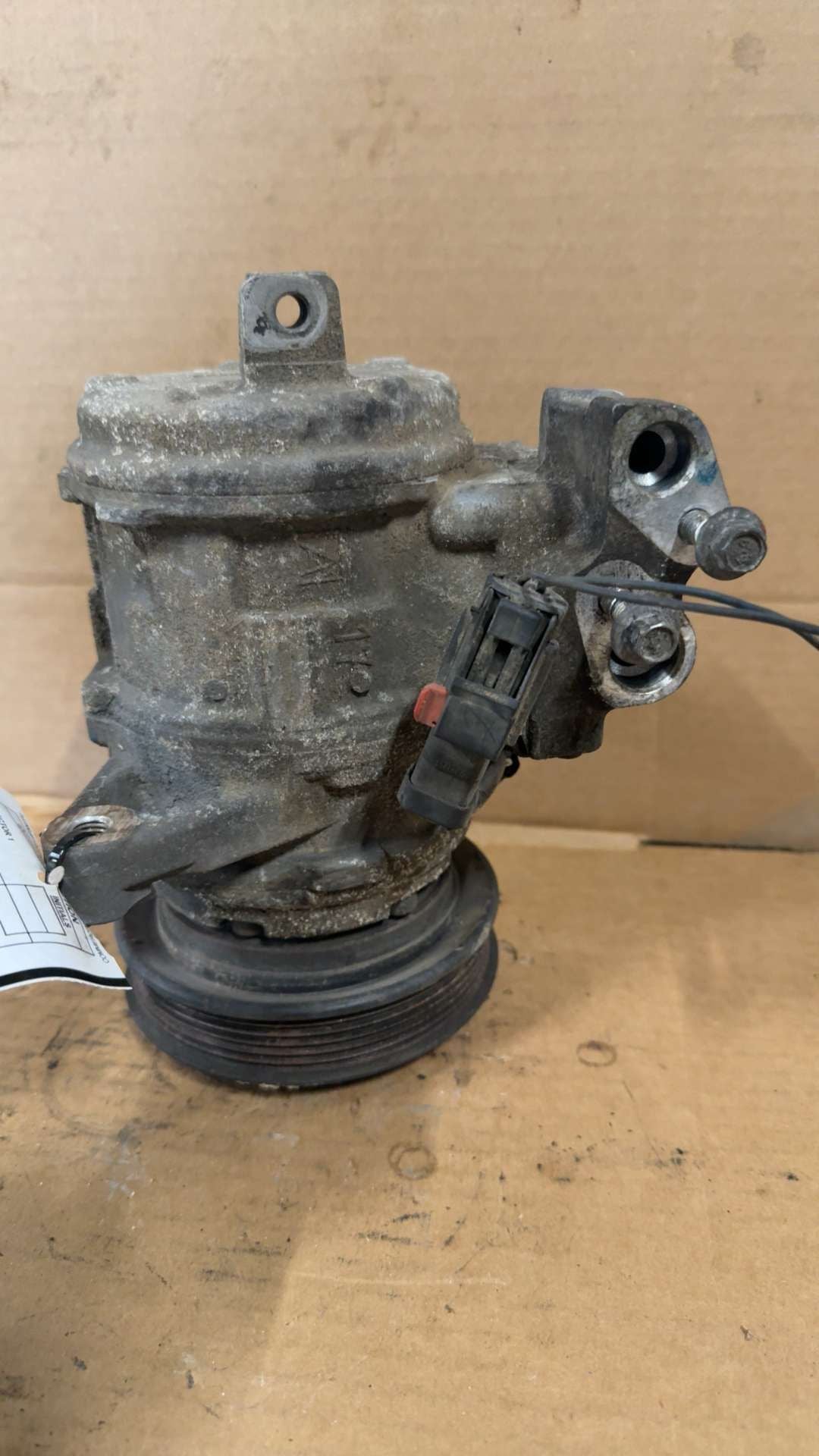 AC Compressor from a 2004 Jeep Grand Cherokee, photo 1