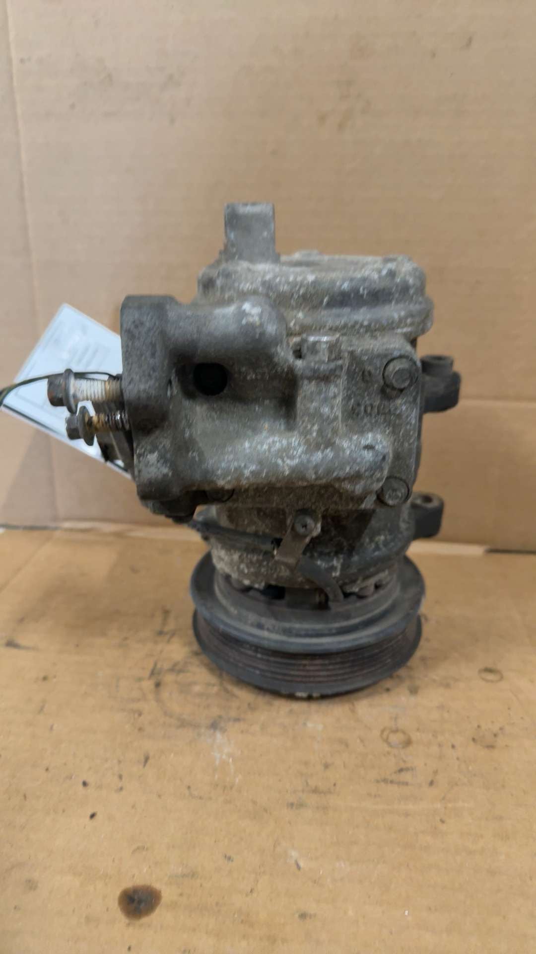 AC Compressor from a 2004 Jeep Grand Cherokee, photo 2
