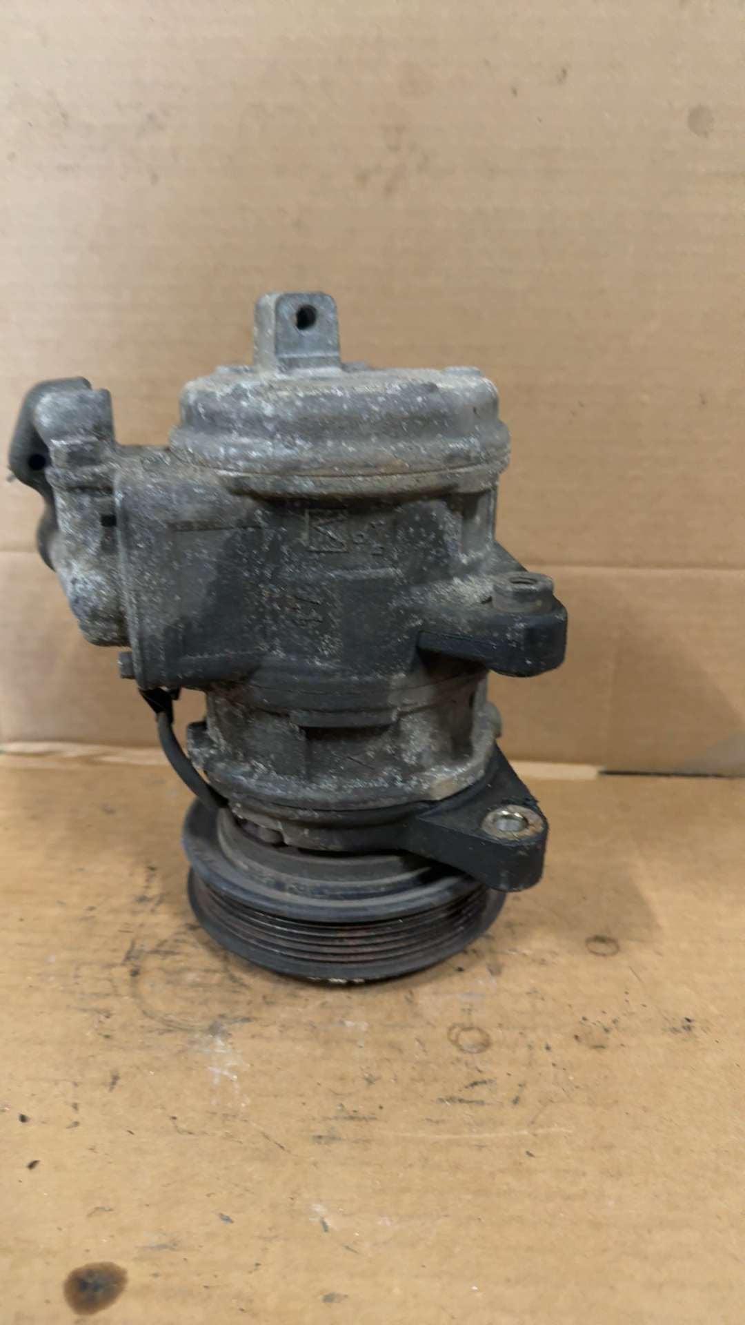 AC Compressor from a 2004 Jeep Grand Cherokee, photo 3