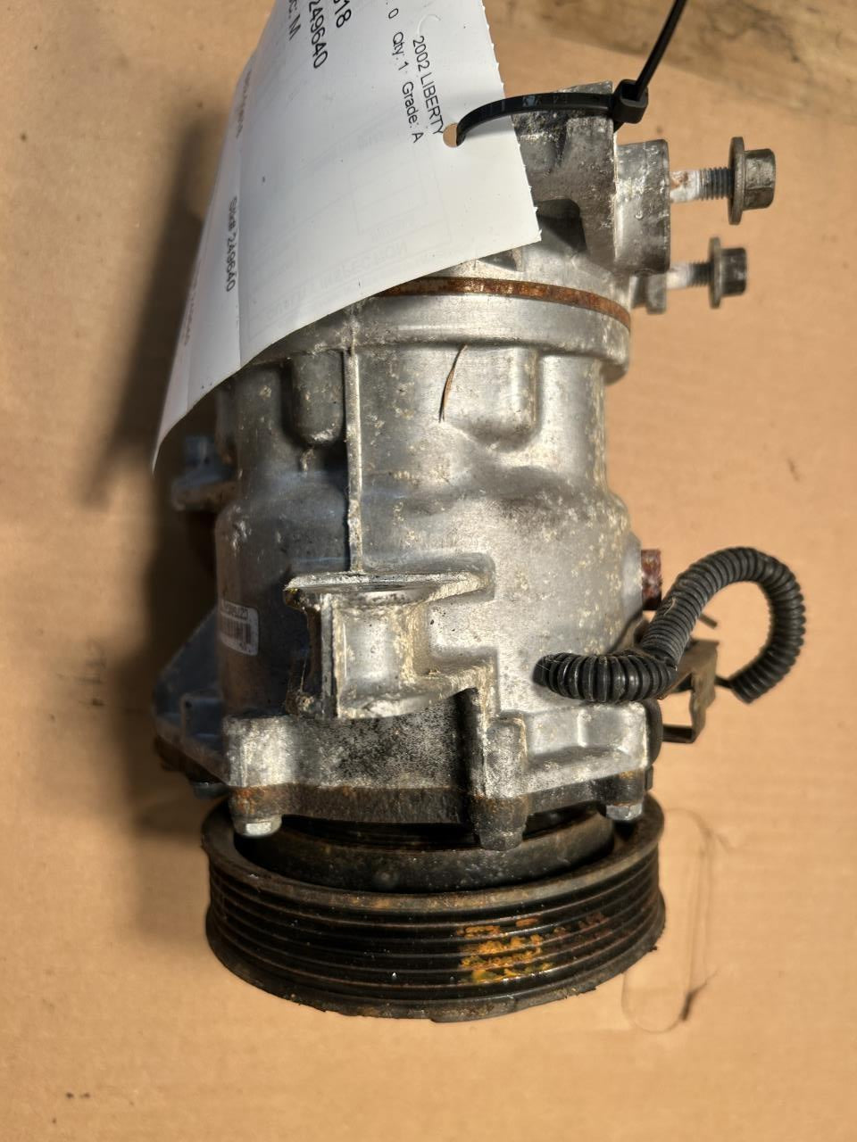 AC Compressor from a 2002 Jeep Liberty, photo 2