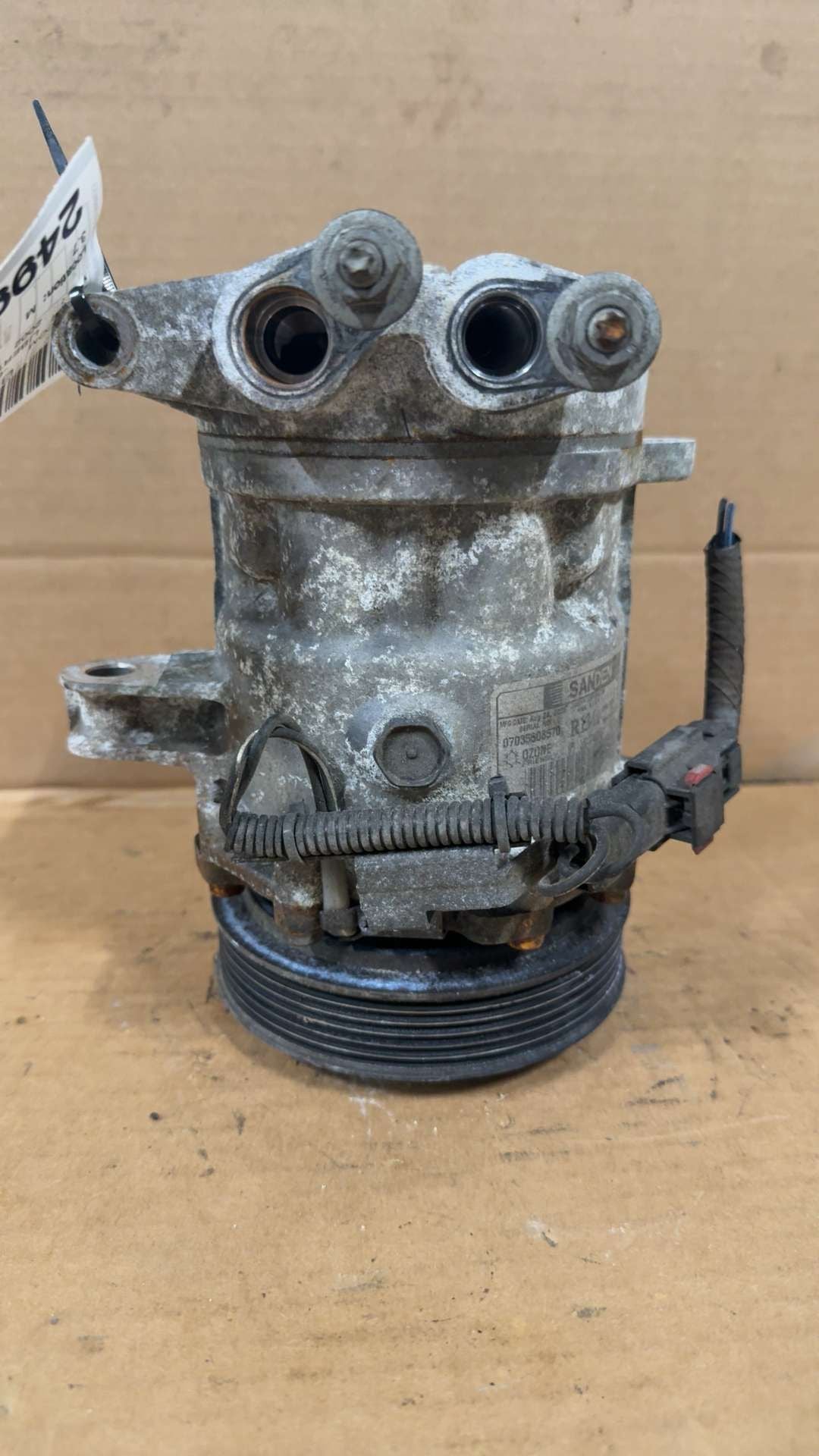 AC Compressor from a 2002 Jeep Liberty, photo 1