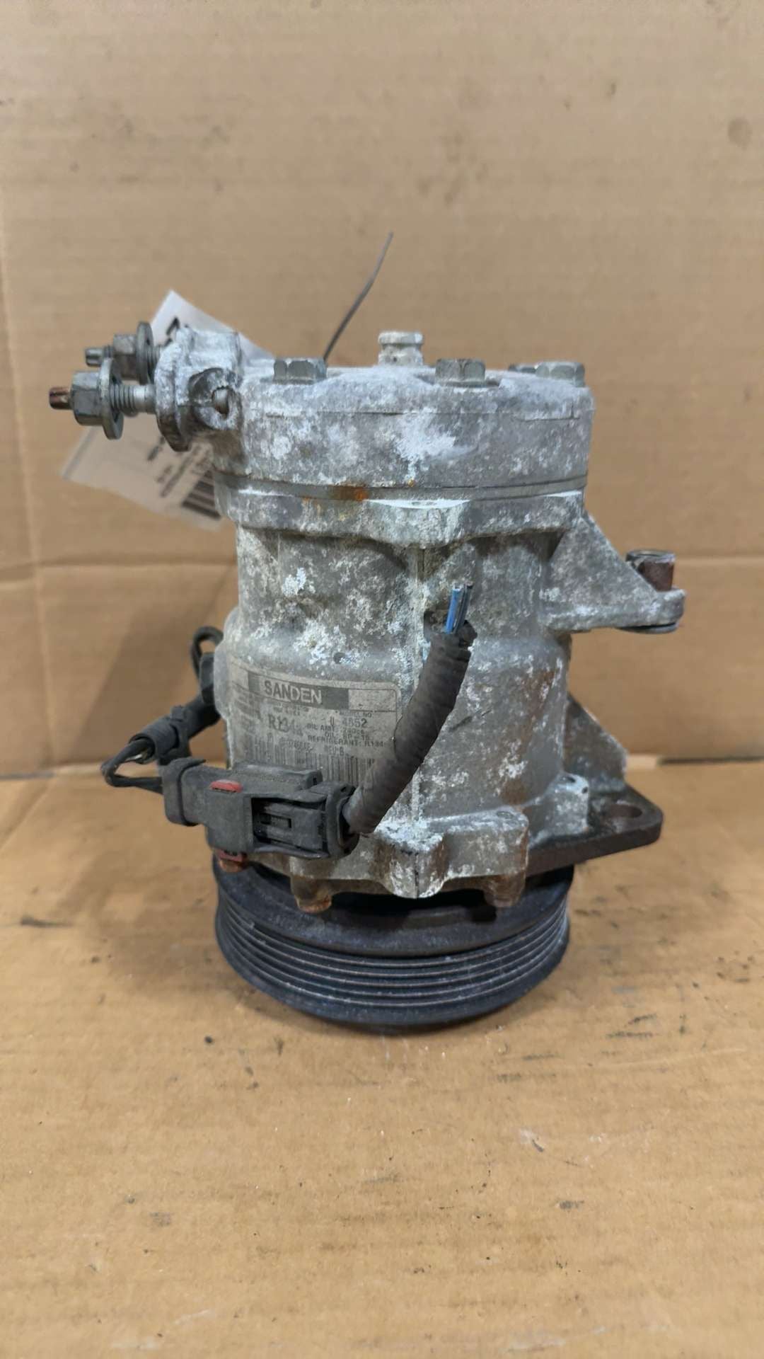 AC Compressor from a 2002 Jeep Liberty, photo 2