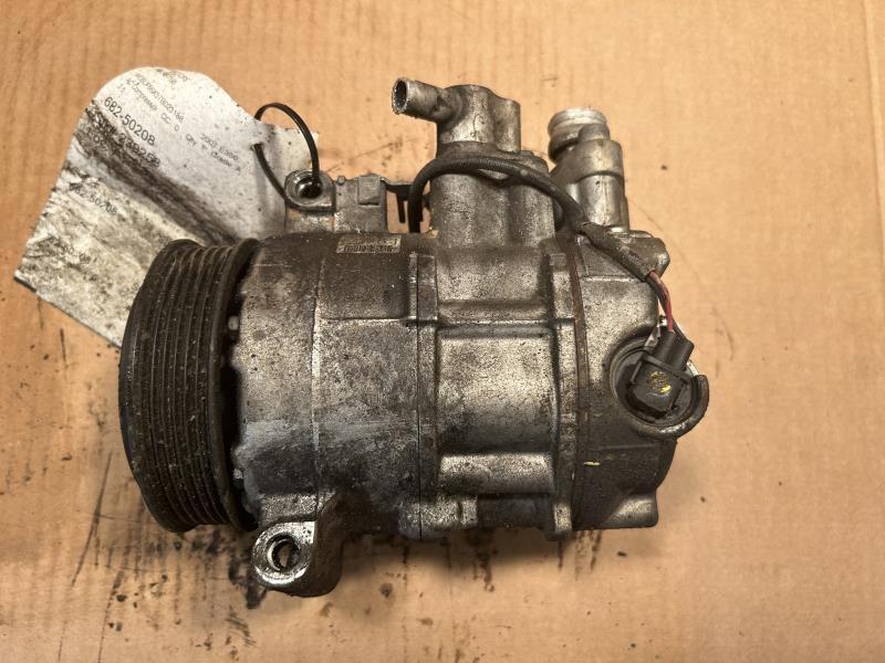 AC Compressor from a 2005 Chrysler PT Cruiser, photo 2