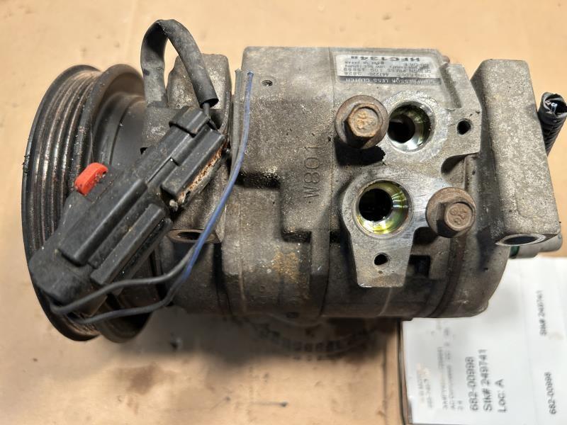 AC Compressor from a 2006 Chrysler, photo 2