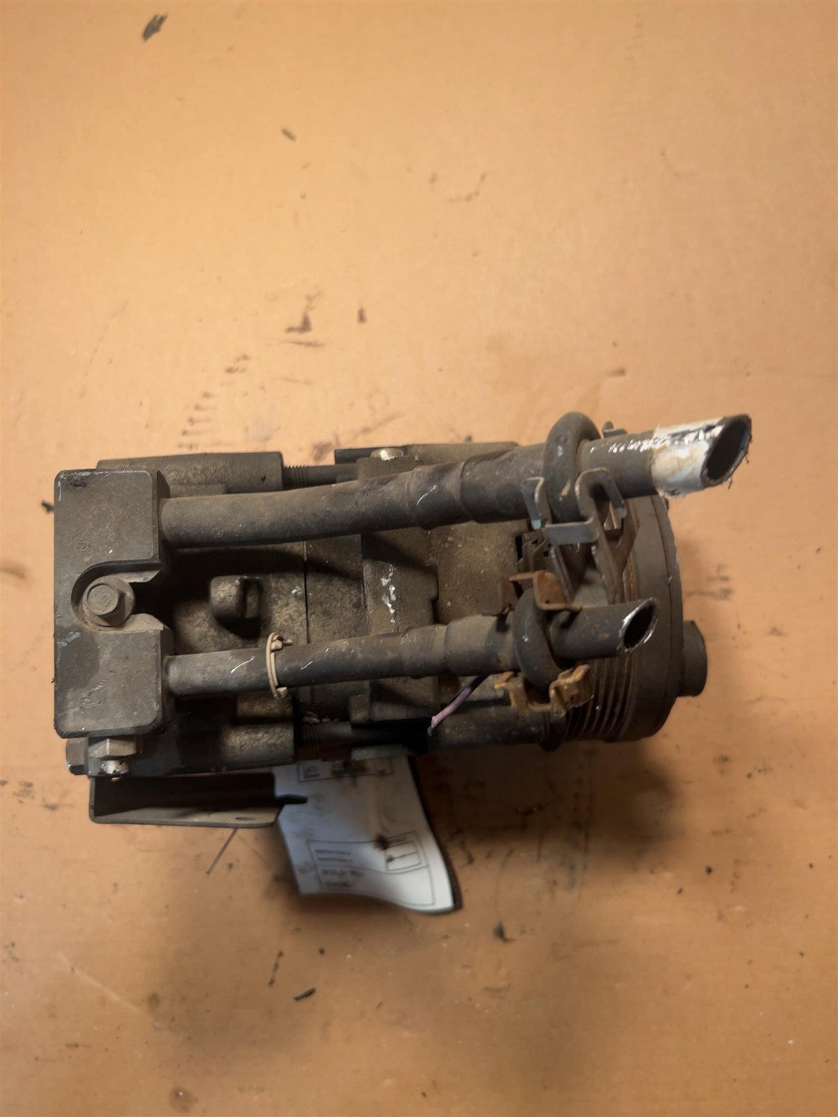 AC Compressor from a 1996 Lincoln Continental, photo 2
