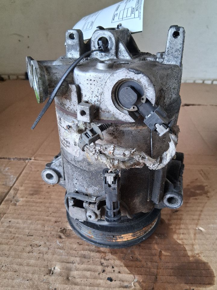 AC Compressor from a 2013 Chevrolet Malibu, photo 1
