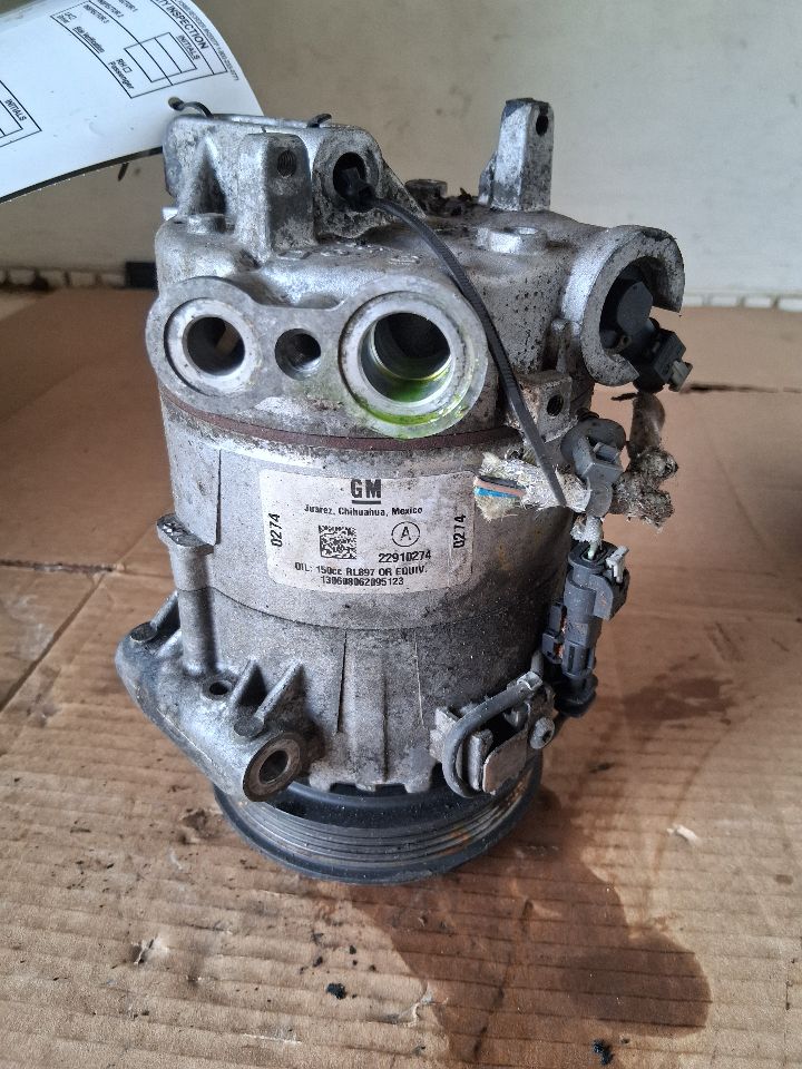AC Compressor from a 2013 Chevrolet Malibu, photo 2