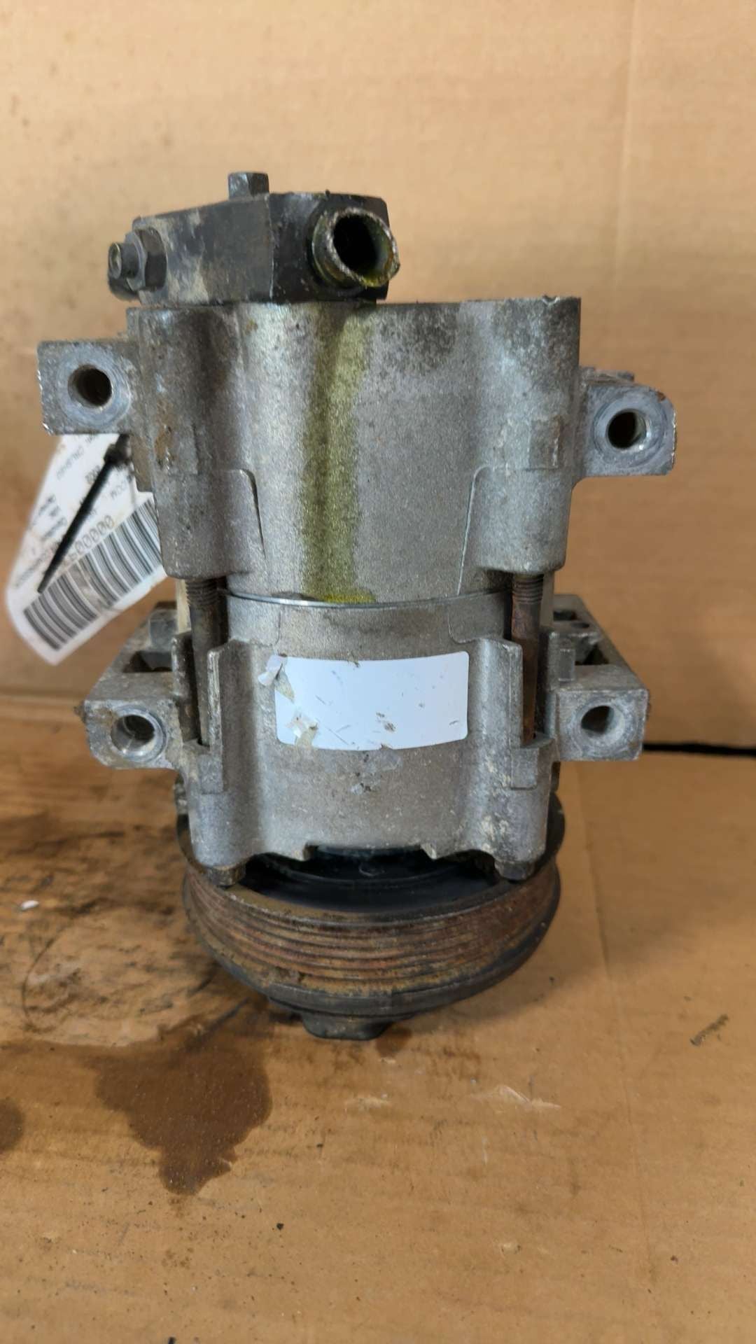 AC Compressor from a 2002 Ford Mustang, photo 2