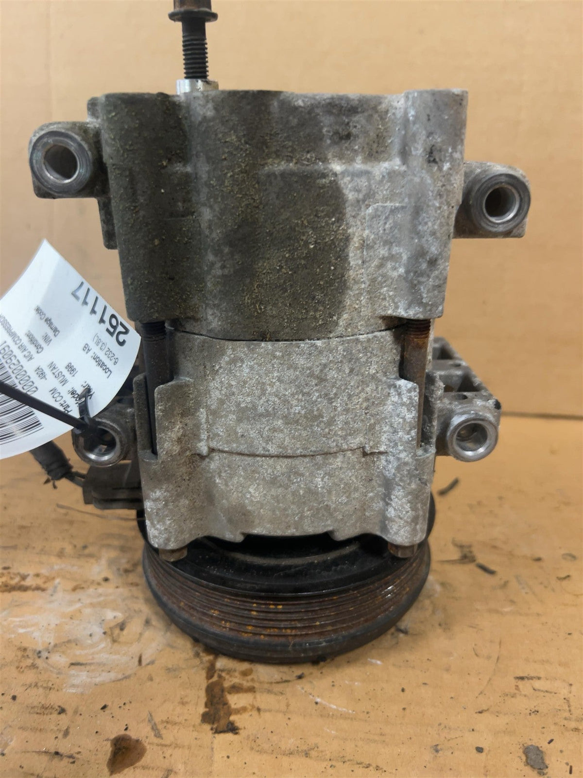 AC Compressor from a 1998 Ford Mustang, photo 1
