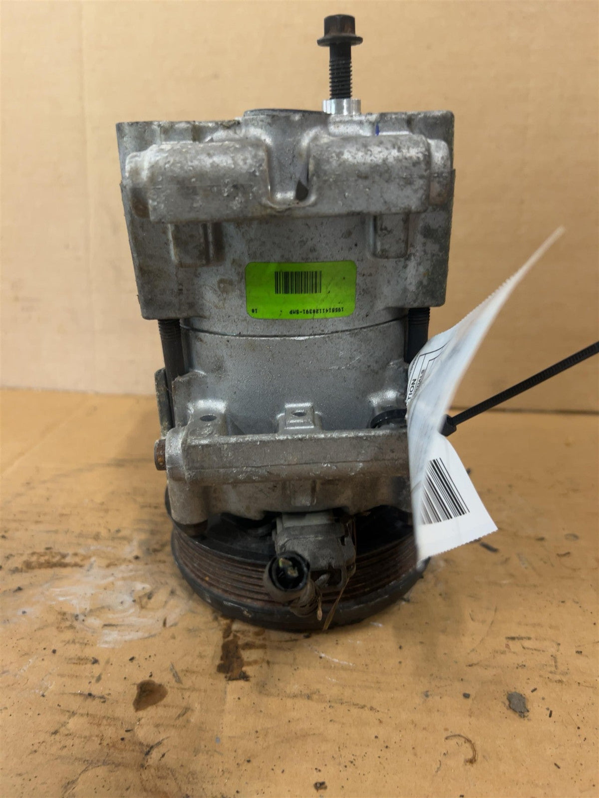 AC Compressor from a 1998 Ford Mustang, photo 2
