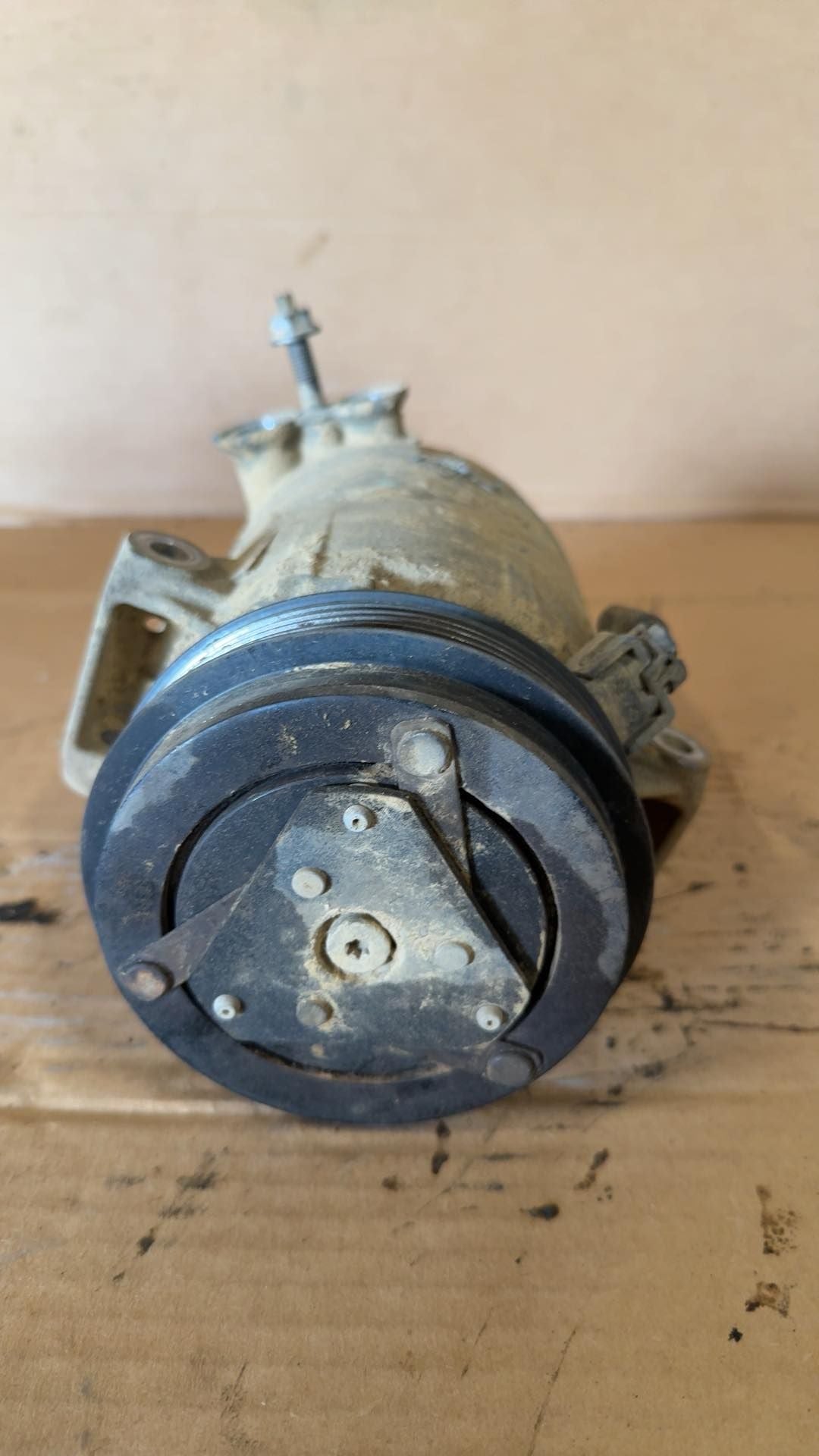 AC Compressor from a 2005 Pontiac Grand Am, photo 2