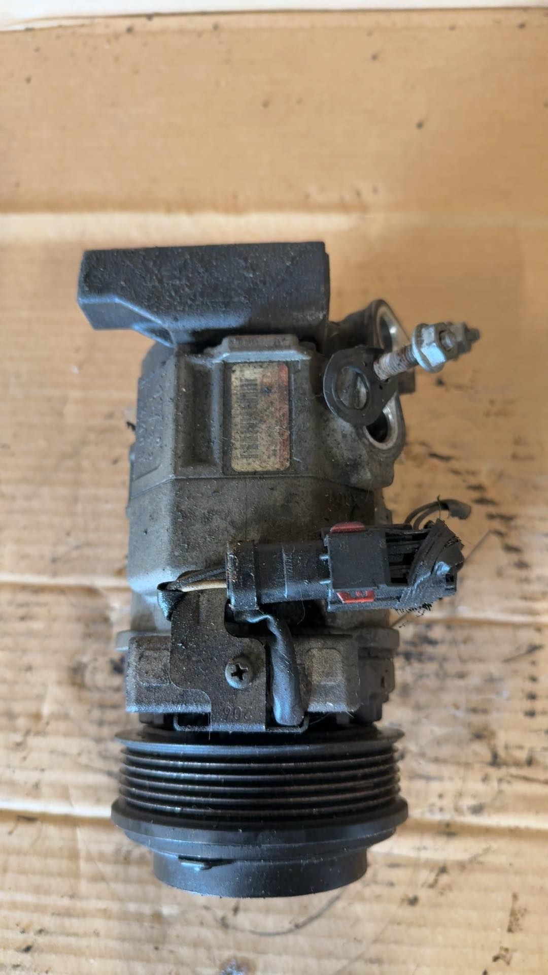 AC Compressor from a 2008 Chrysler Town & Country, photo 3