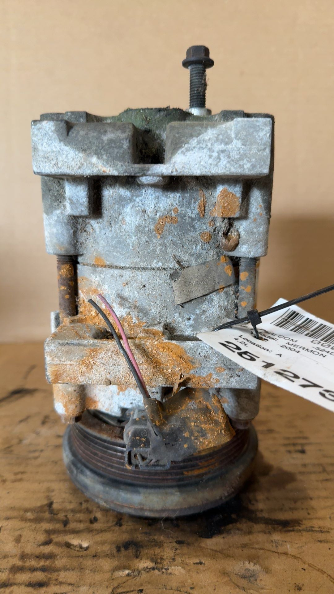 AC Compressor from a 2004 Mercury Monterey, photo 1