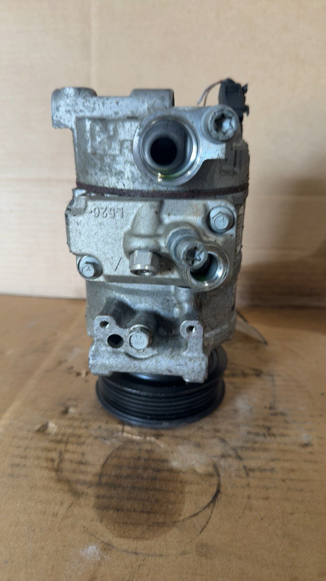 AC Compressor from a 2009 Audi A4, photo 1