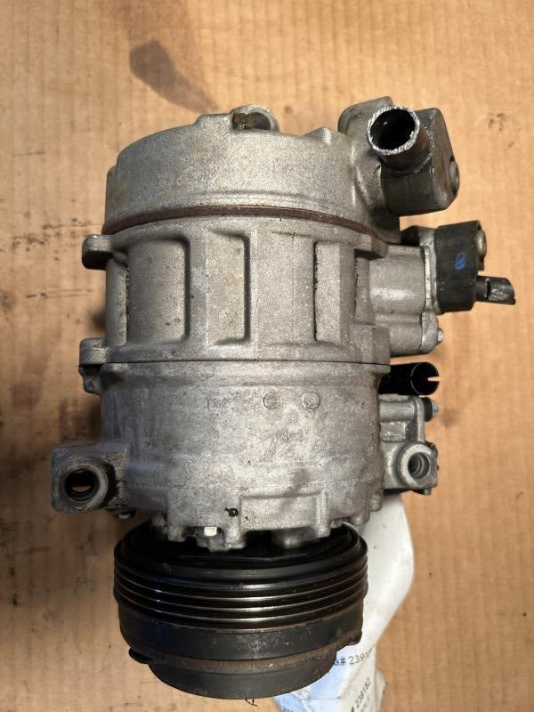 AC Compressor from a 2003 BMW 325i, photo 2