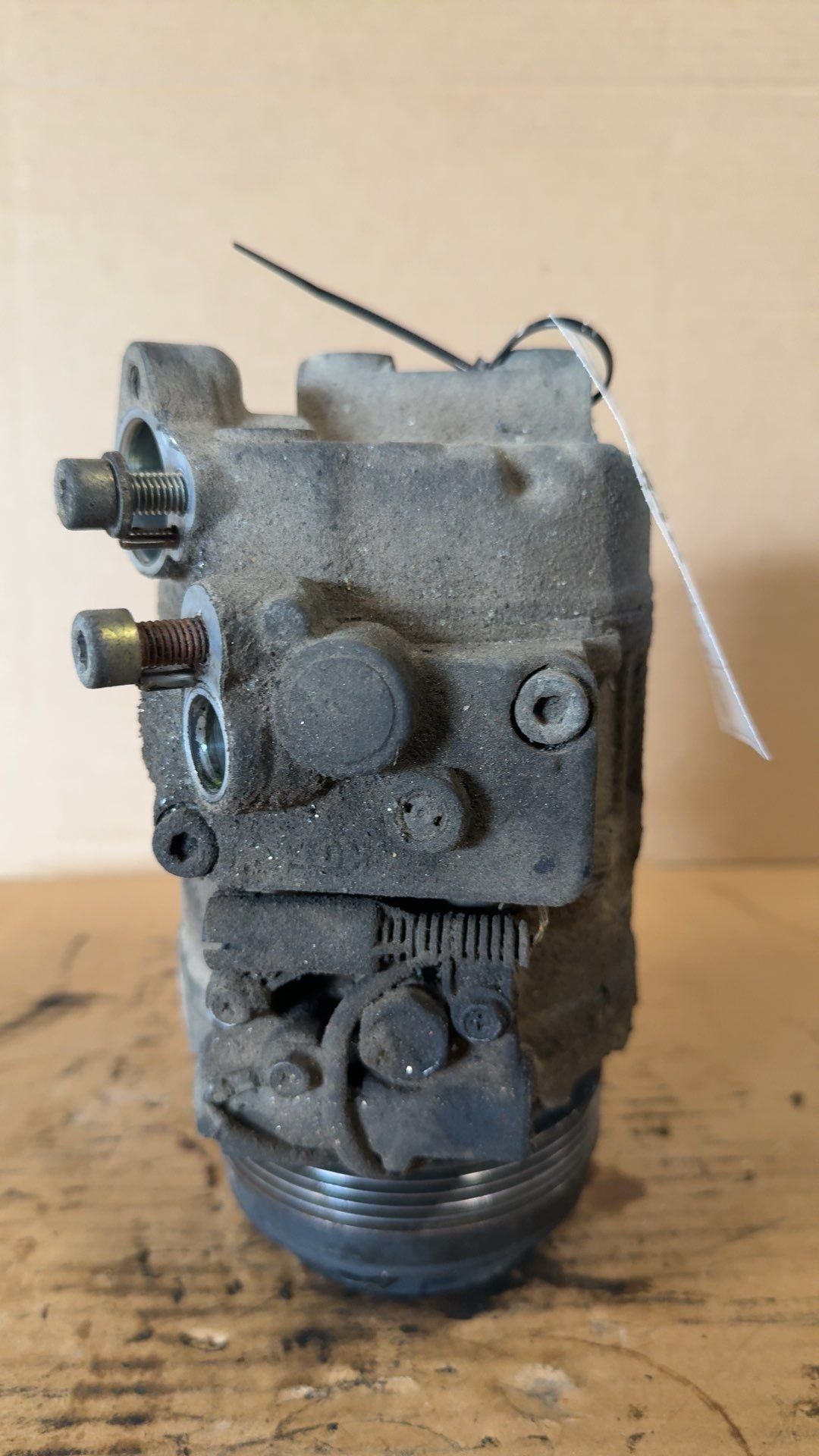 AC Compressor from a 2000 BMW 328i, photo 2