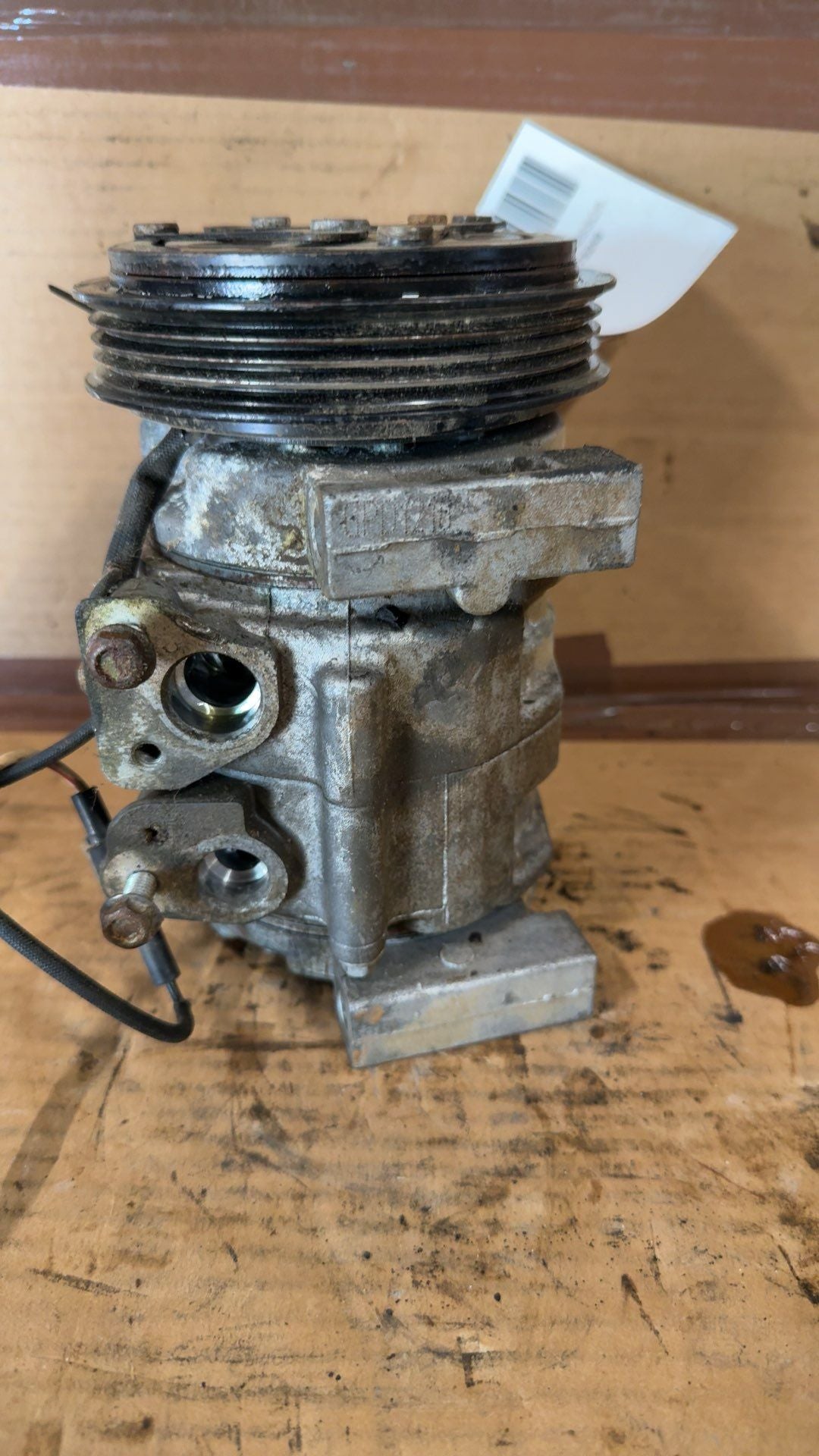 AC Compressor from a 2001 Chevrolet Tracker, photo 1
