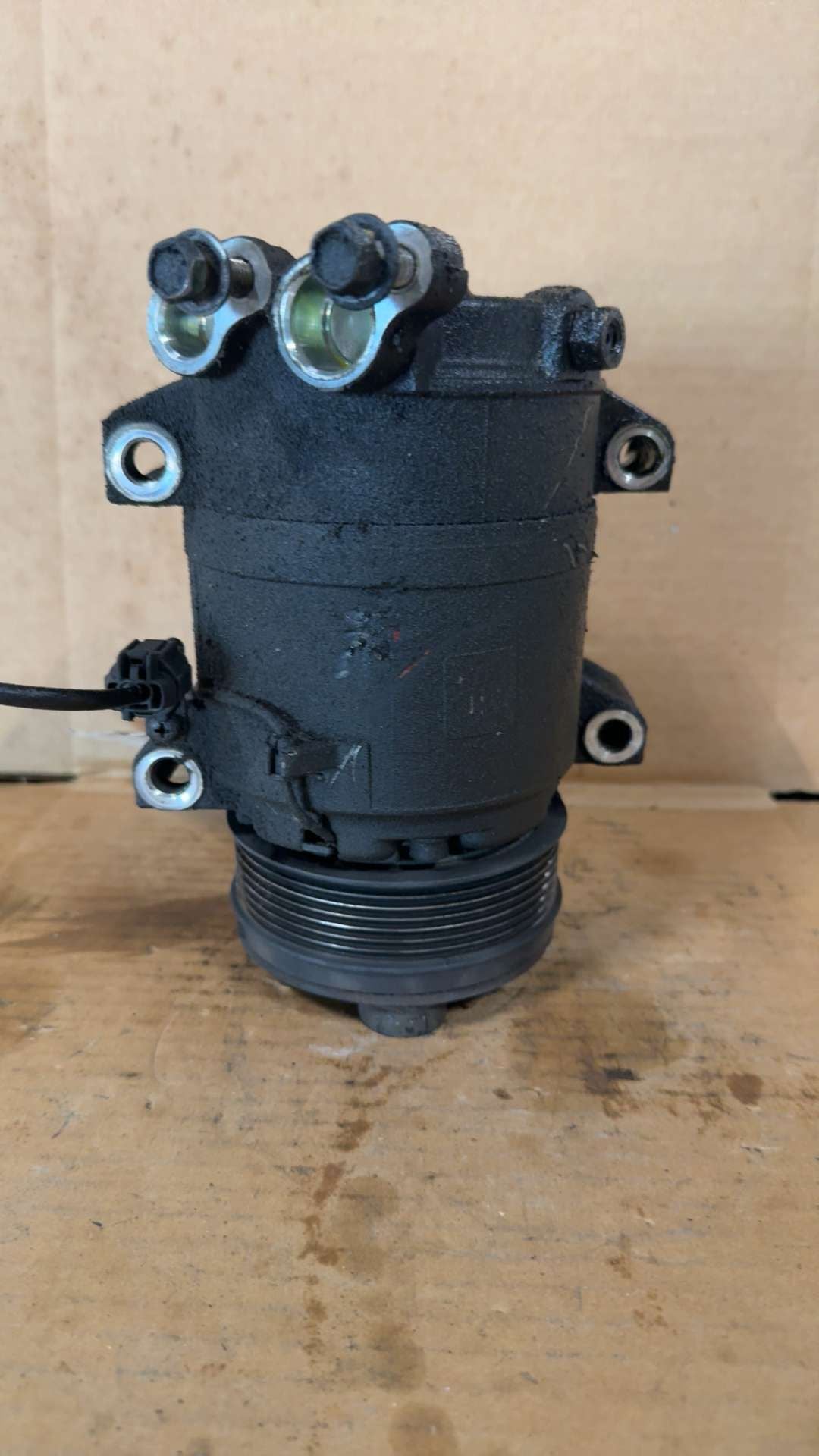 AC Compressor from a 2006 Nissan, photo 2