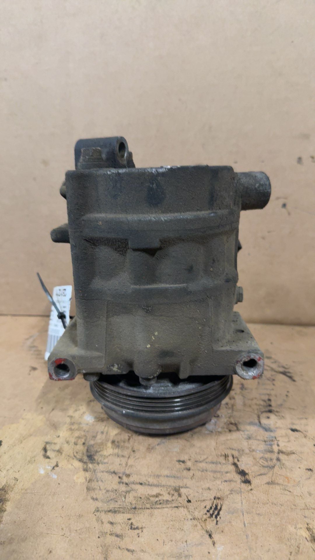 AC Compressor from a 2003 Infiniti G35, photo 2