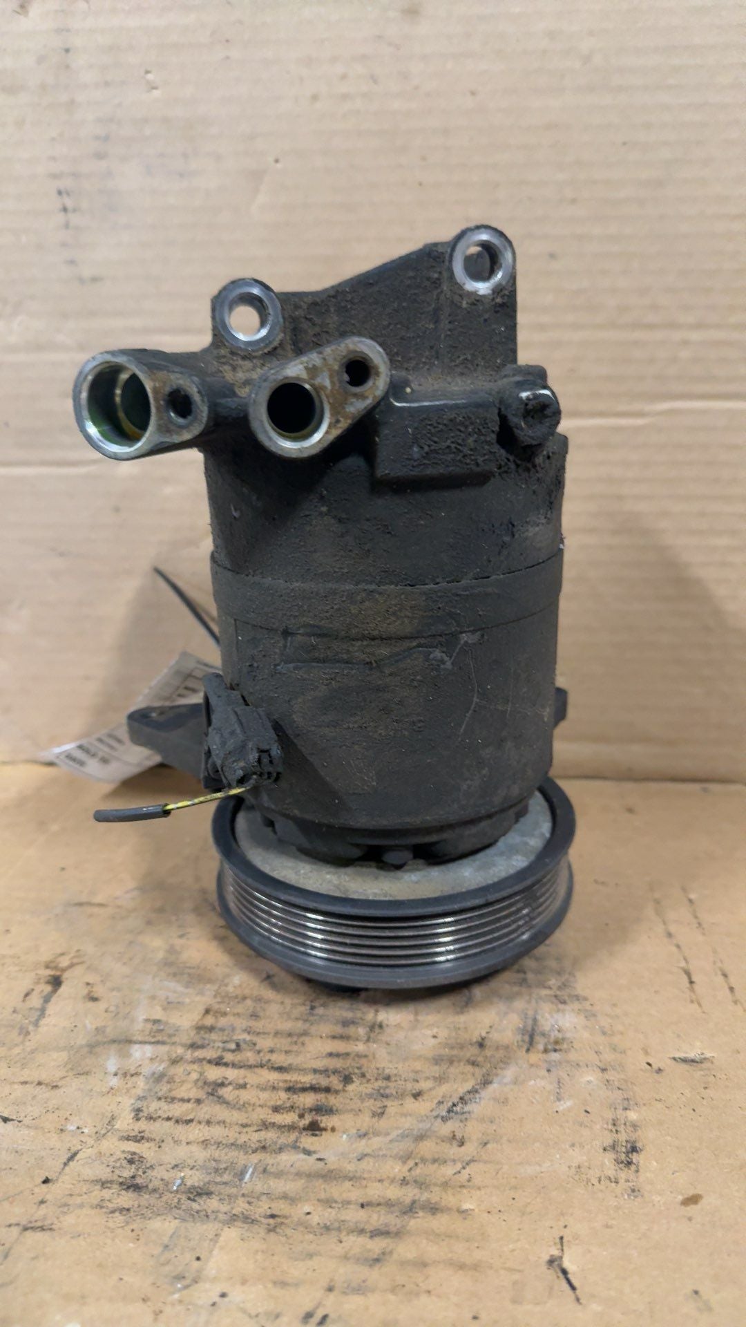 AC Compressor from a 2004 Nissan Maxima, photo 2