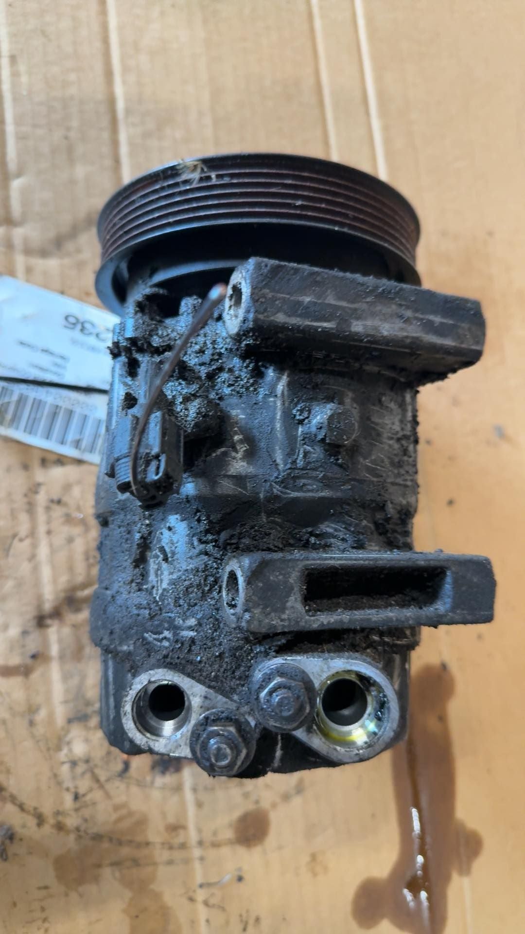 AC Compressor from a 1997 Nissan Maxima, photo 2