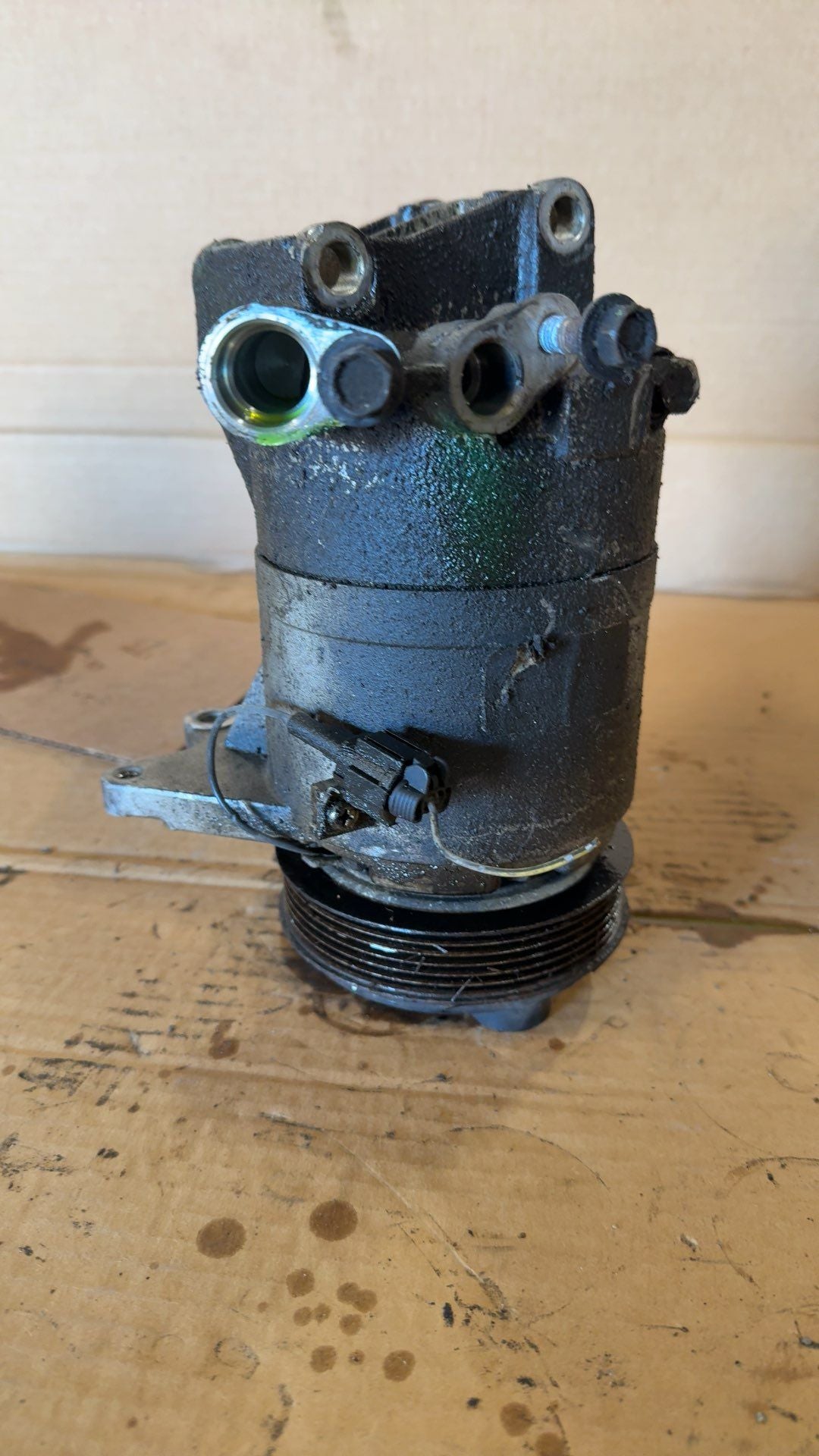 AC Compressor from a 2006 Nissan, photo 2