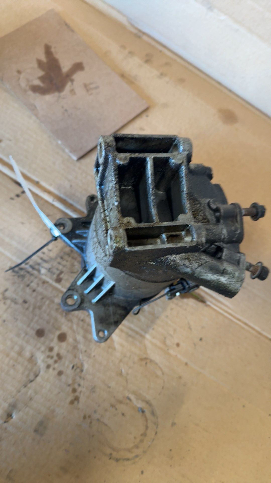 AC Compressor from a 2006 Nissan, photo 3