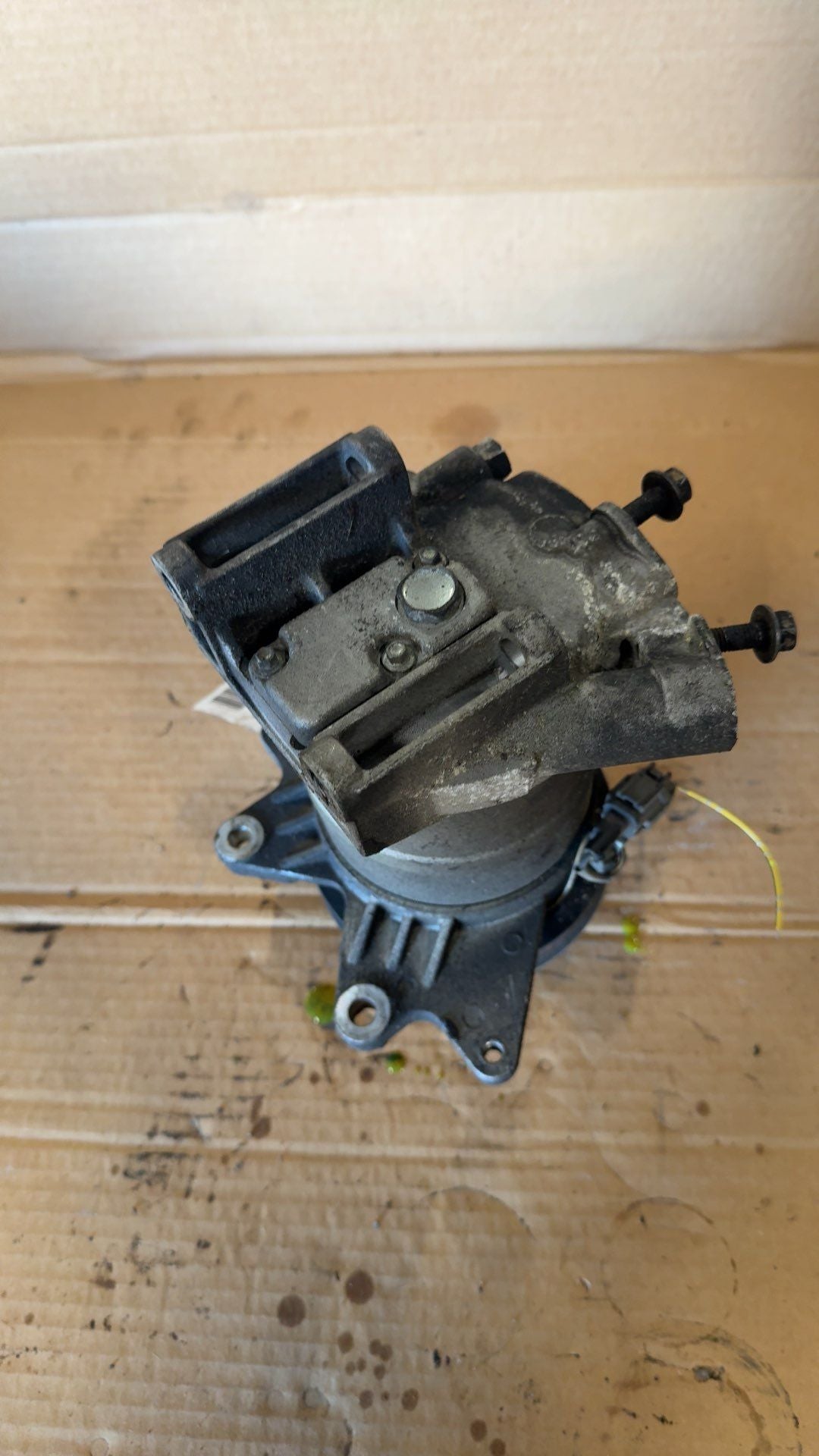 AC Compressor from a 2007 Nissan, photo 2