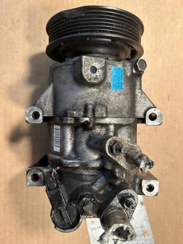 AC Compressor from a 2016 Hyundai Sonata, photo 1