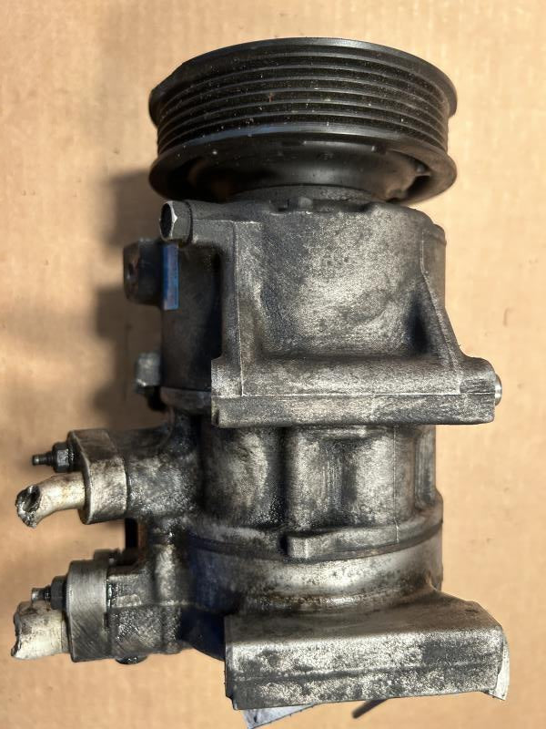 AC Compressor from a 2016 Hyundai Sonata, photo 2
