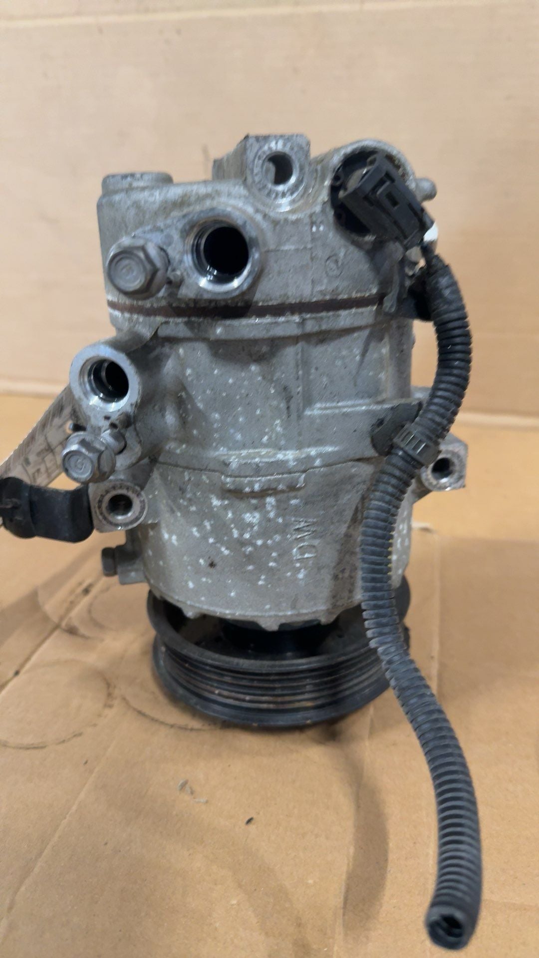 AC Compressor from a 2016 Hyundai Tucson, photo 1