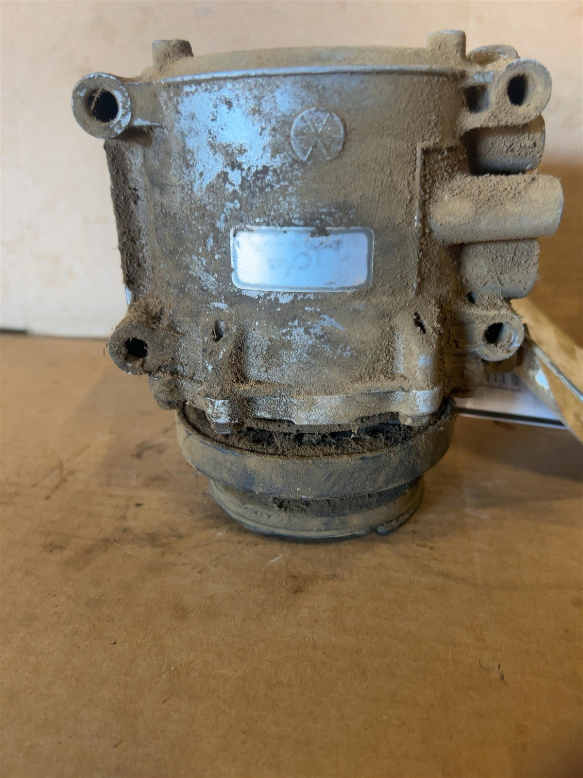 AC Compressor from a 1986 Honda CRX, photo 2