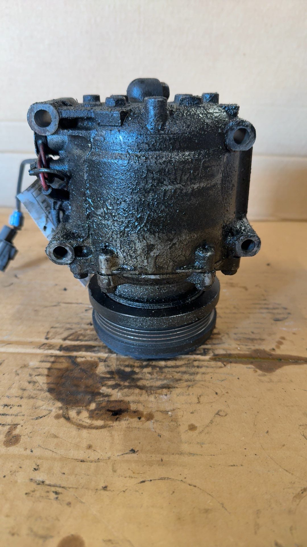 AC Compressor from a 1998 Honda CR-V, photo 2