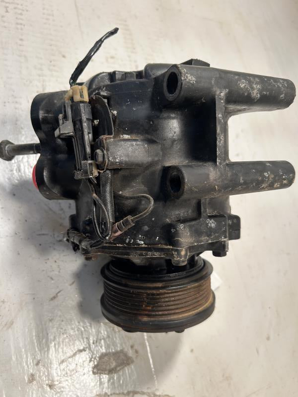 AC Compressor from a 2007 Isuzu, photo 2